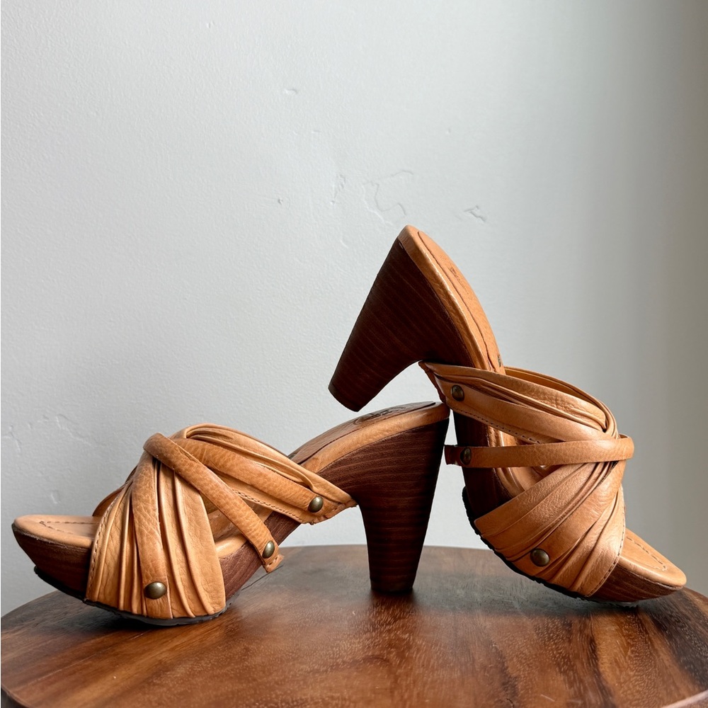 Frye Tan Strappy Heeled Sandals NWT